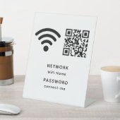 QR-Code Wifi-Kennwort und Netzwerk personalisiert Sockelschild (In SItu)
