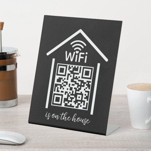 QR Code Wifi Scan to Connect ist im Haus Sockelschild (In SItu)