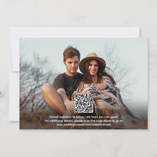 QR Code & Zwei Fotos Moderne, trendige Skripteinsä Save The Date (Rückseite)