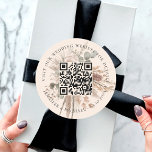 QR-Codedetails für Hochzeitsseiten uAwg pampas bei Runder Aufkleber<br><div class="desc">Fügen Sie Ihre URL für Ihre Hochzeitswebsite hinzu. Für Informationen,  Details,  Online-uAwg. Beige,  cremefarbene Untergründe mit erdigen,  gedämpften Blumen,  Pampas-Gras und Eukalyptus-Pflanzen.</div>