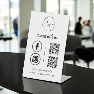 QR Connect mit US Business Logo Social Media Sockelschild