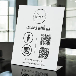 QR Connect mit US Business Logo Social Media Sockelschild