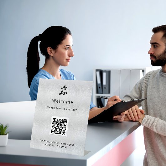 QR-Kundenregistrierung Silberwillkommen Sockelschild