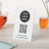 QR-Logo Black Business Scan me Website Sockelschild (In SItu)