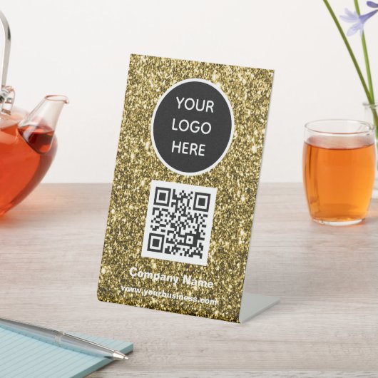 QR-Logo Gold Glitzer Business Scan me Website Sockelschild (In SItu)