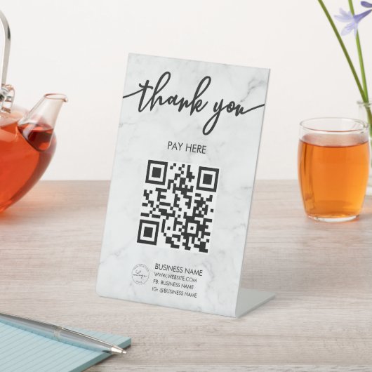 QR-Logo-Pedestzeichen für Marble Scan Me QR-Code Sockelschild (In SItu)