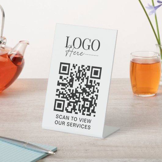 QR-Logos für Unternehmen Moderner einfacher Salon- Sockelschild (In SItu)