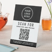 QR-Logos Schwarz-weiß Sockelschild (In Situ)