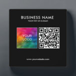 QR-Meldebogen für Ihr Firmenlogo Fotoplatte<br><div class="desc">Laden Sie hier den QR-Code Ihres Unternehmens hoch und fügen Sie Text Elegant Modernes Template 5.25 x 5.25 Square Tabletop Plaque mit Easel hinzu.</div>