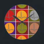 QRS Pop Art Runde Wanduhr<br><div class="desc">Cardiac QRS Pop Art designed Ohrfeigen.  Perfekte Nursen,  Kardiologen und Medical Professionals.</div>