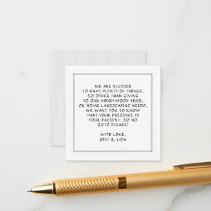 Quadrat, der nach Brunnen-Kartonumschließungen mit Begleitkarte