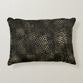 Quadrate mit Kratzern oder dunkelbraunen Würfeln Dekokissen