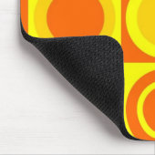Quadrate von Funky Retro Orange Yellow Circles Mousepad (Ecke)