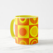 Quadrate von Funky Retro Orange Yellow Circles Tasse (Vorderseite Links)