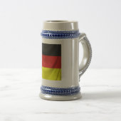 quadratische deutsche Flagge drapiert Bierglas (VorderseiteRechts)
