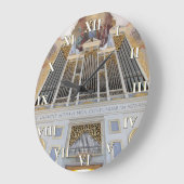 Quadratische Uhr der Pfeifenorgel mit römischen (Winkel)