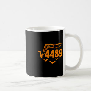 Quadratwurzel 4489 Lustiges Halloween-Meme 67 Math Kaffeetasse