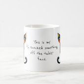 Quaint "I Knocked Something off the Table" Face  Kaffeetasse (Mittel)
