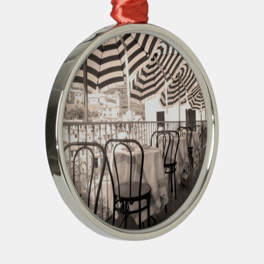 Quaint Restaurant Balkon, Italien Silbernes Ornament (Rechts)