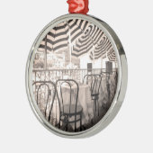 Quaint Restaurant Balkon, Italien Silbernes Ornament (Links)