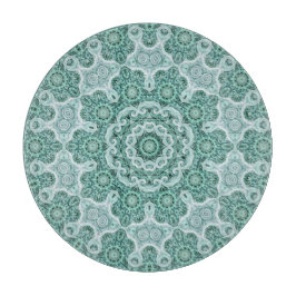 Quälen in aquamarinem schneidebrett