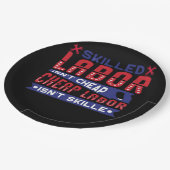 Qualifizierte Arbeitskräfte sind keine billigen Ar Pappteller (Schrägansicht)