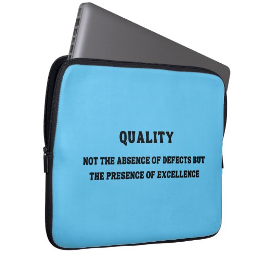 Qualität ist die Präsenz von Exzellenz, Qualität Z Laptopschutzhülle (Vorne Rechts)