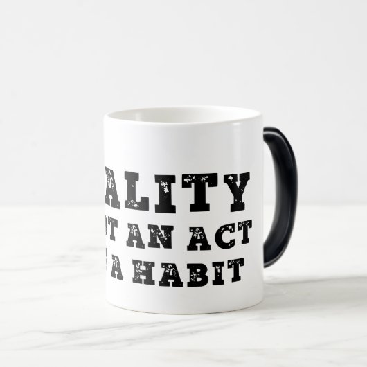 Qualität ist kein Akt, sondern eine Gewohnheit Verwandlungstasse (VorderseiteRechts)