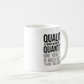Qualität ist wichtiger als Quantität Kaffeetasse (VorderseiteRechts)