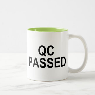 Qualitätskontrolle GEFÜHRT Zweifarbige Tasse