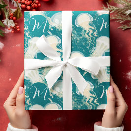 Quallen in Blue Ocean Summer Season Monogram Geschenkpapier