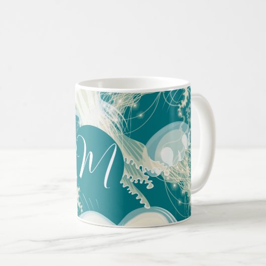 Quallen in Blue Ocean Summer Season Monogram Kaffeetasse (VorderseiteRechts)