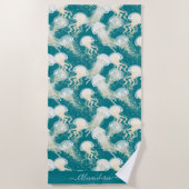 Quallen in Blue Ocean Summer Season Monogram Strandtuch (Vorderseite)