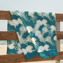Quallen in Blue Ocean Summer Season Monogram Strandtuch
