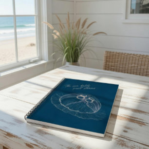 Quallen Notizbuch – „Das Meer birgt stille Geschic