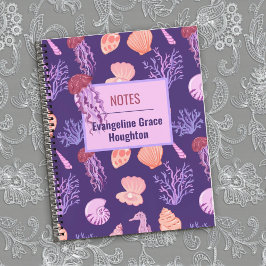 Quallen und Muscheln im Meer lila Notizblock