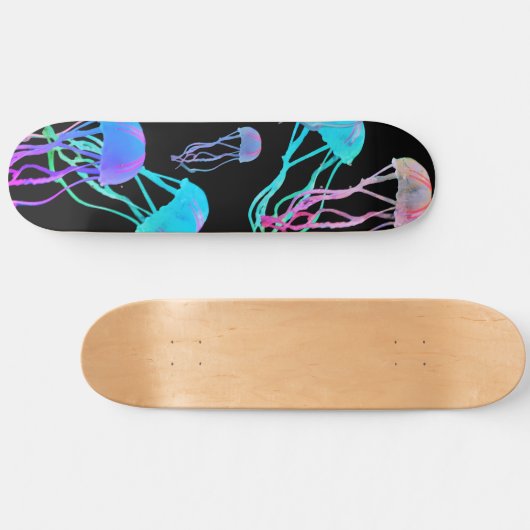 Quallenschwarm im Schwarzen Skateboard-Deck Skateboard (Horizontal)