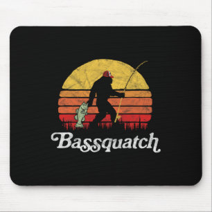 Quatch! Funny Bigfoot Fischen Outdoor Retro Mousepad
