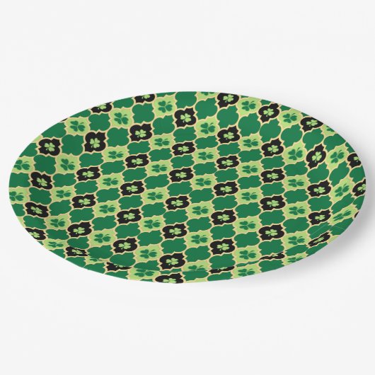 Quatrefoil irische Kleeblatt Pappteller (Schrägansicht)