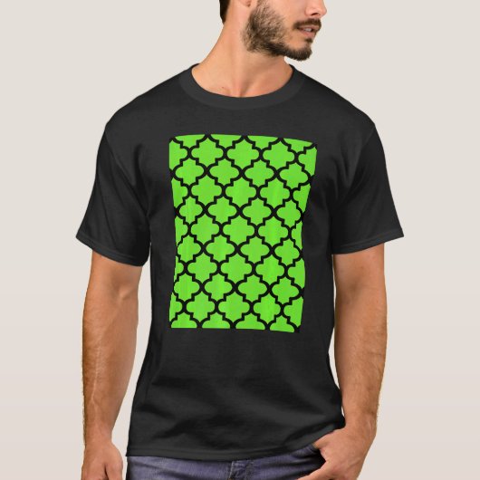 Quatrefoil Pattern In Black Outline On Vivid Green T-Shirt (Vorderseite)