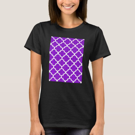 Quatrefoil Pattern In White Outline On Purple T-Shirt (Vorderseite)