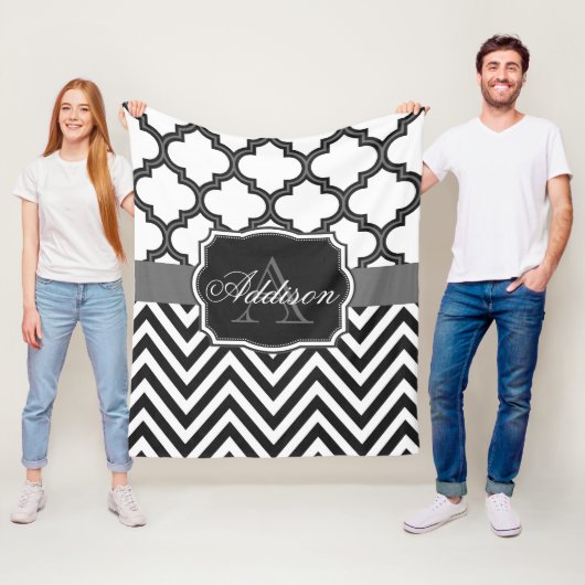 Quatrefoil Zickzack Monogramm Fleecedecke (Beispiel)