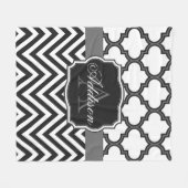 Quatrefoil Zickzack Monogramm Fleecedecke (Vorderseite (Horizontal))