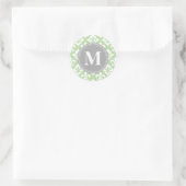 Quatrefolie Fleur-De-Lis Mint Green Gray Monogram Runder Aufkleber (Tasche)