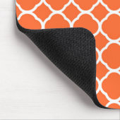 Quatrefolienmuster auf Mandarin Orange und Weiß Mousepad (Ecke)