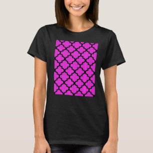 Quatrefolienmuster in schwarzer Kontur auf Lila ro T-Shirt