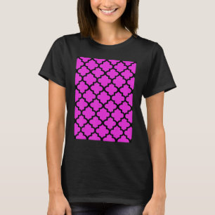 Quatrefolienmuster in schwarzer Kontur auf Lila ro T-Shirt