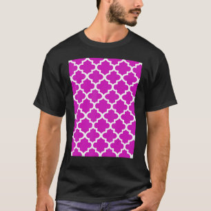 Quatrefolienmuster in weißer Kontur auf dunkelrosa T-Shirt