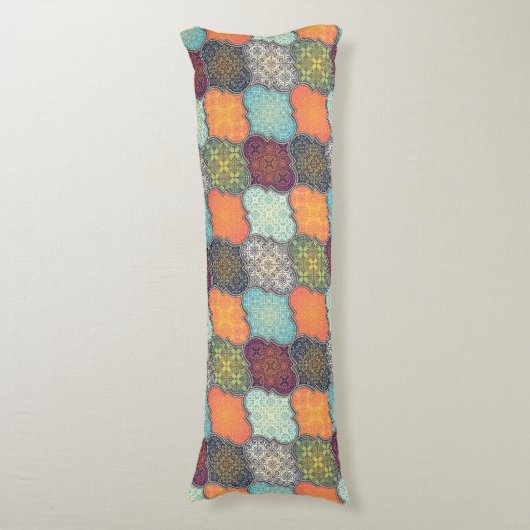 Quatrefolienmuster Seitenschläferkissen (Vorderseite Vertikal)