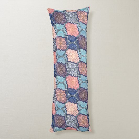 Quatrefolienmuster Seitenschläferkissen (Rückseite (Vertikal))